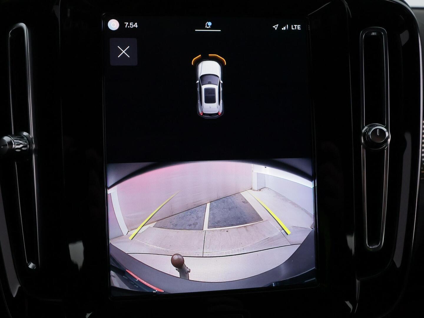 VOLVO XC40 2022