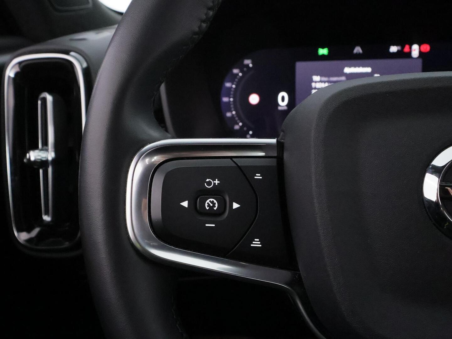 VOLVO XC40 2022