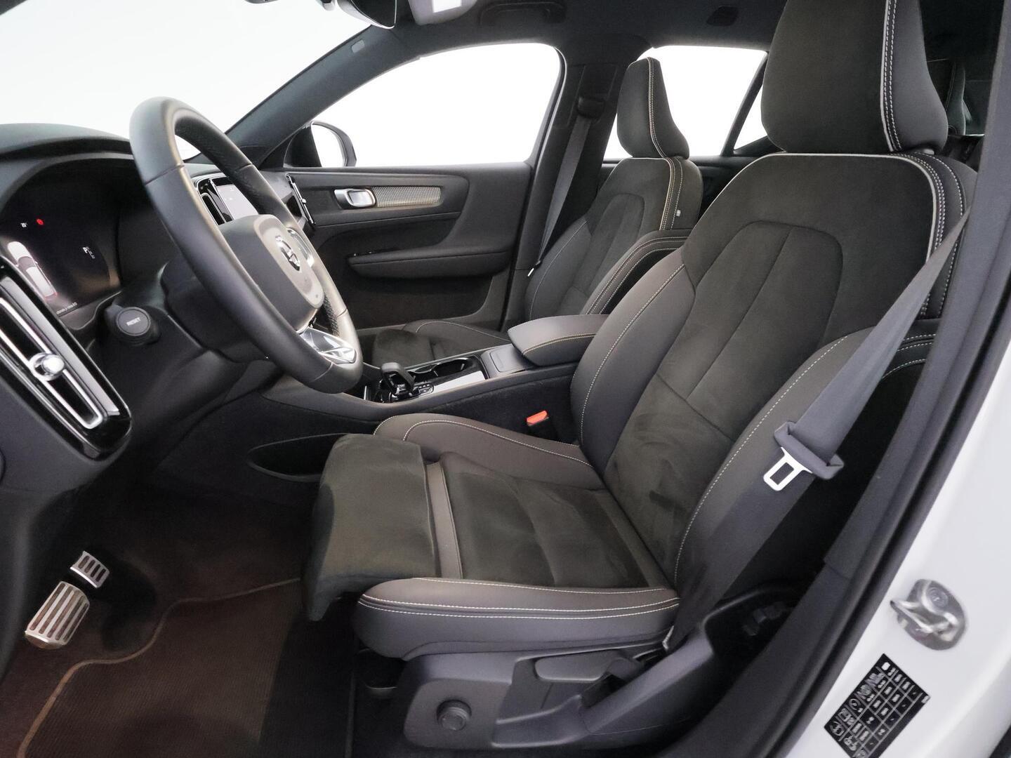 VOLVO XC40 2022
