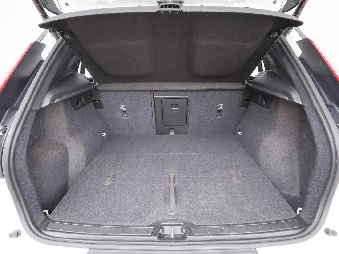VOLVO XC40 2022