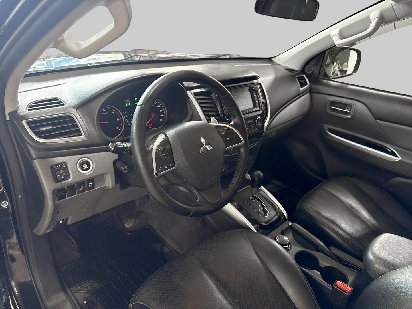 MITSUBISHI L200 2016