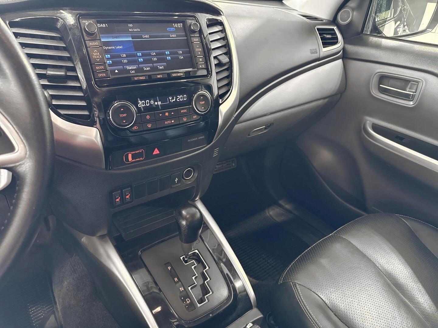 MITSUBISHI L200 2016