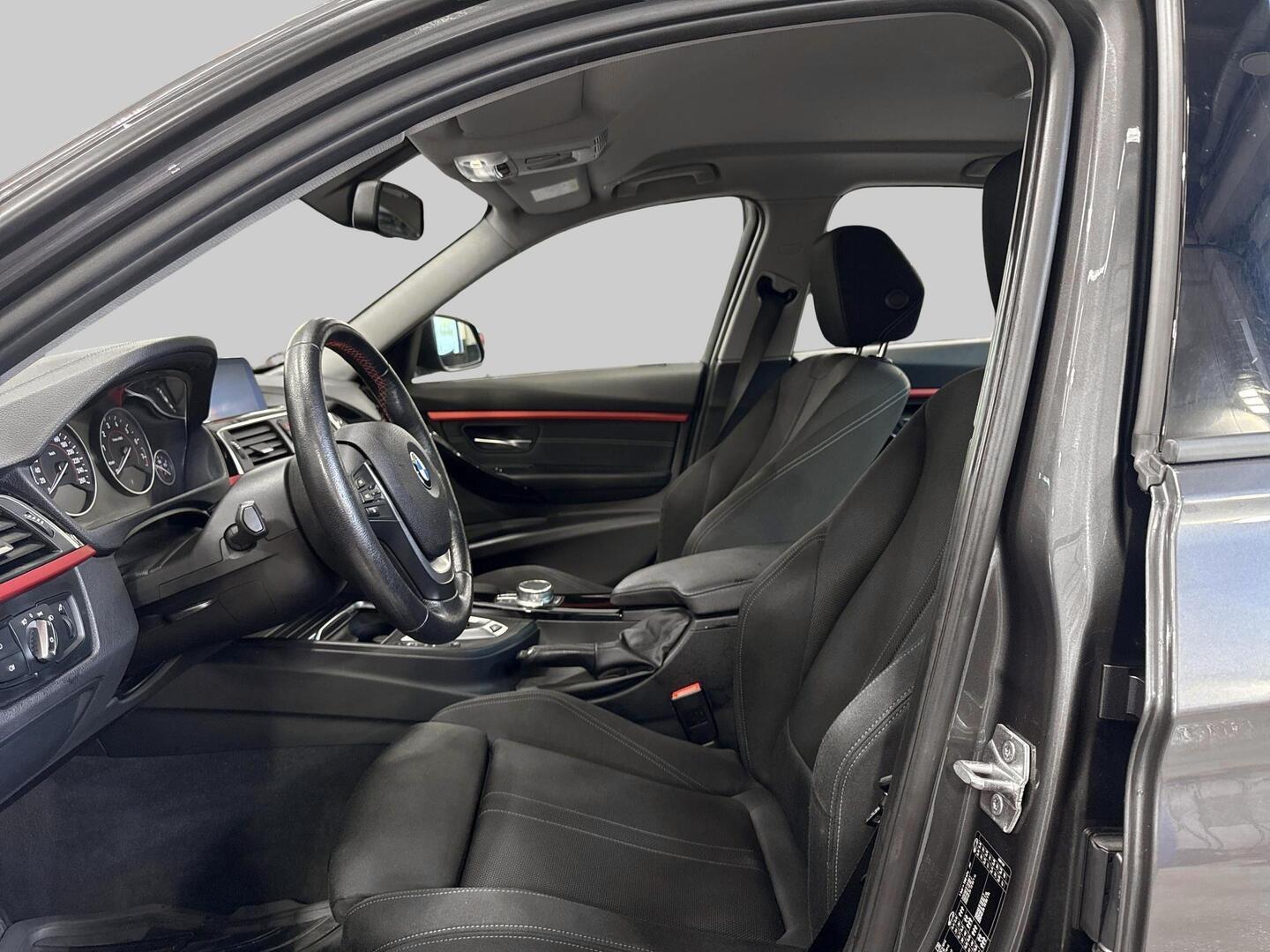 BMW 330 2018