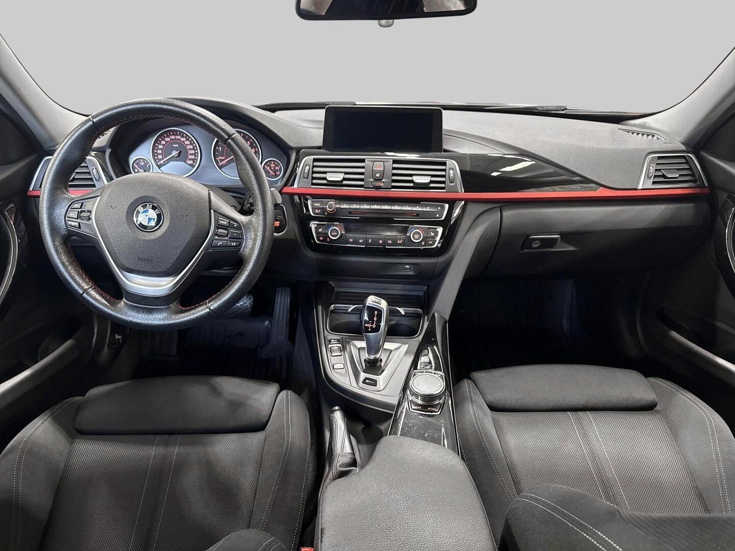 BMW 330 2018
