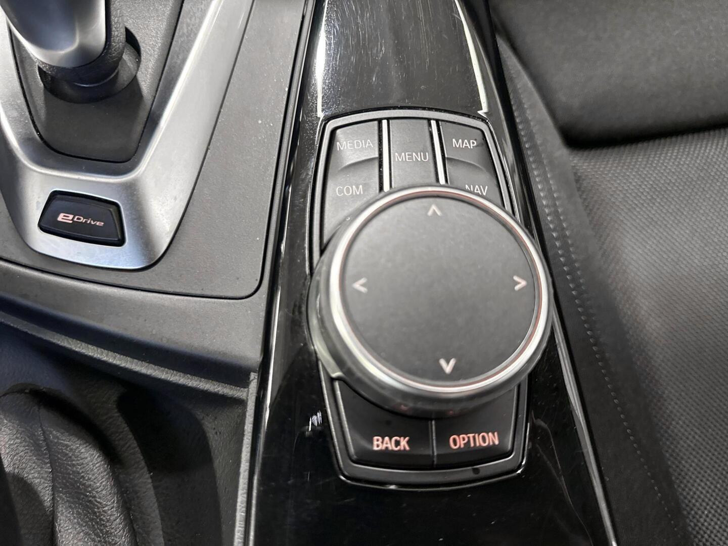 BMW 330 2018