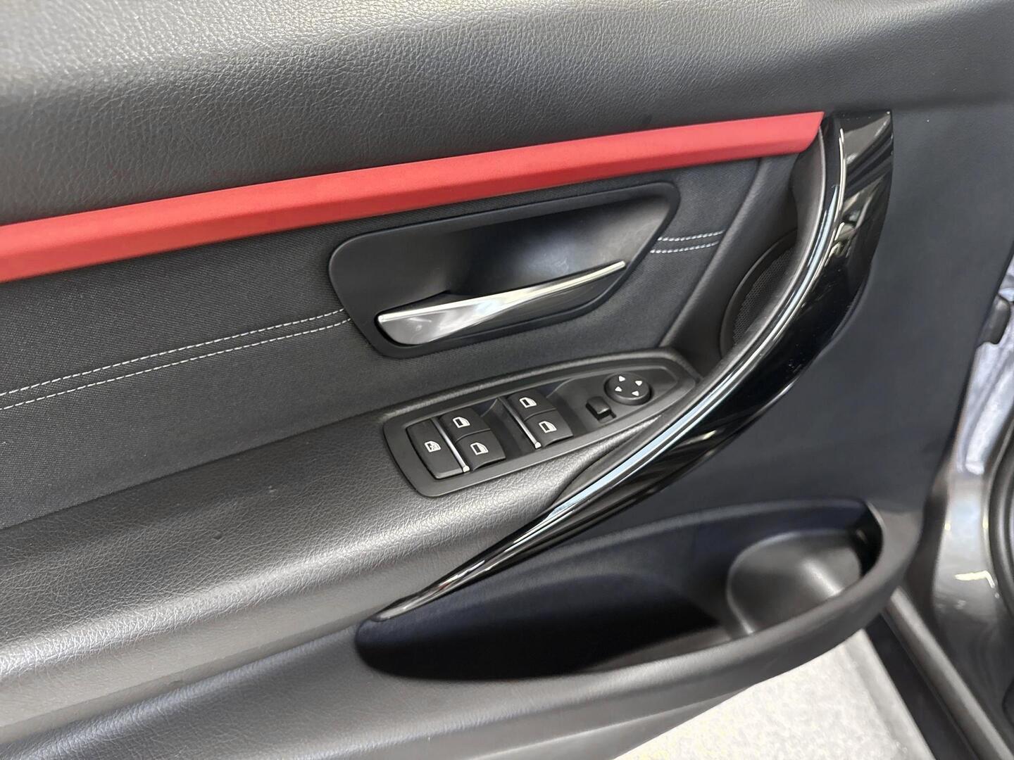 BMW 330 2018