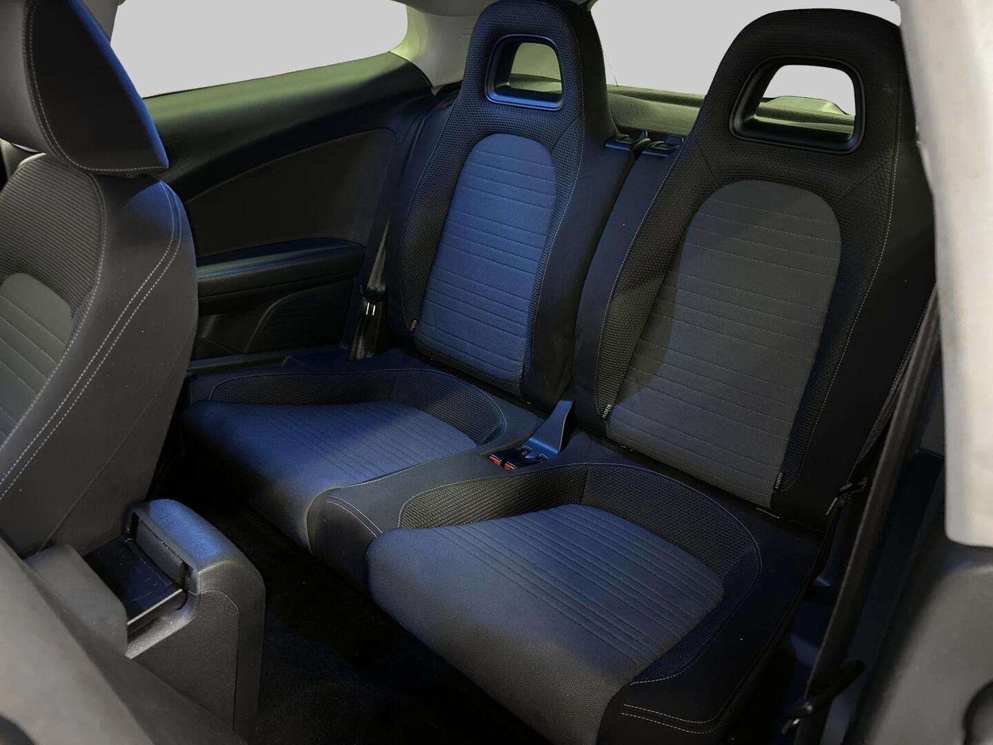 VOLKSWAGEN Scirocco 2011