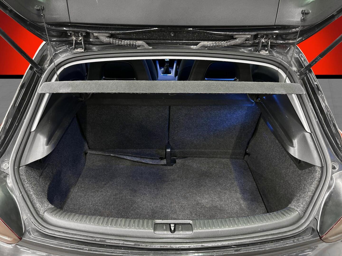 VOLKSWAGEN Scirocco 2011