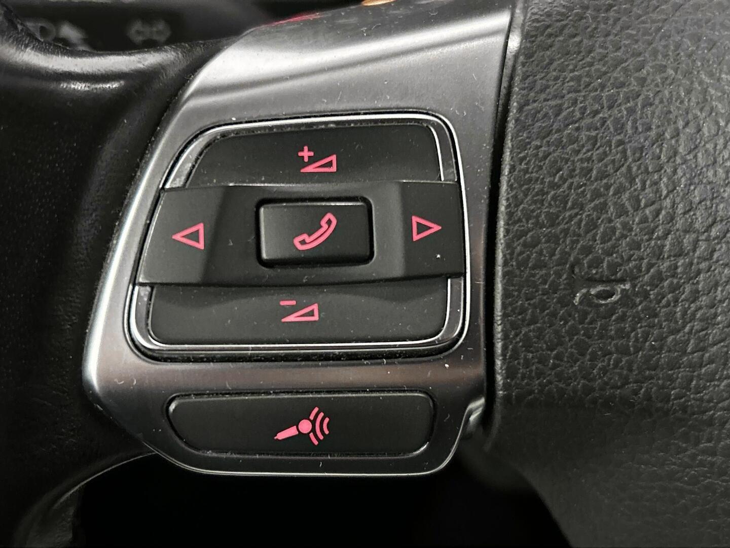 VOLKSWAGEN Scirocco 2011