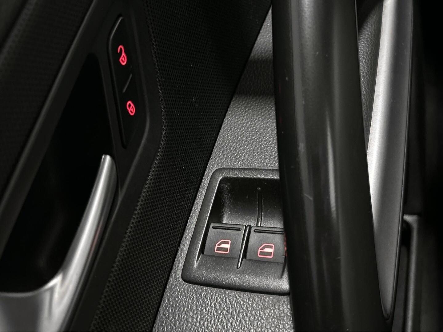 VOLKSWAGEN Scirocco 2011