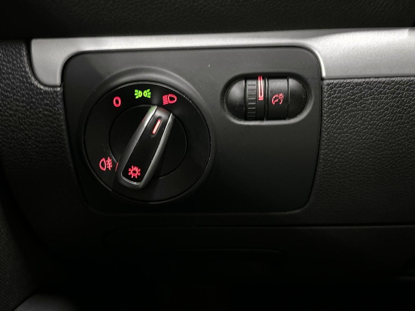 VOLKSWAGEN Scirocco 2011