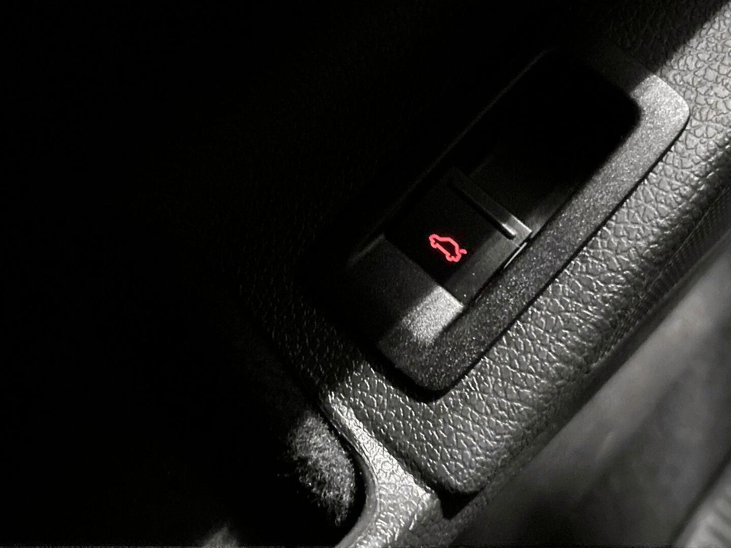 VOLKSWAGEN Scirocco 2011