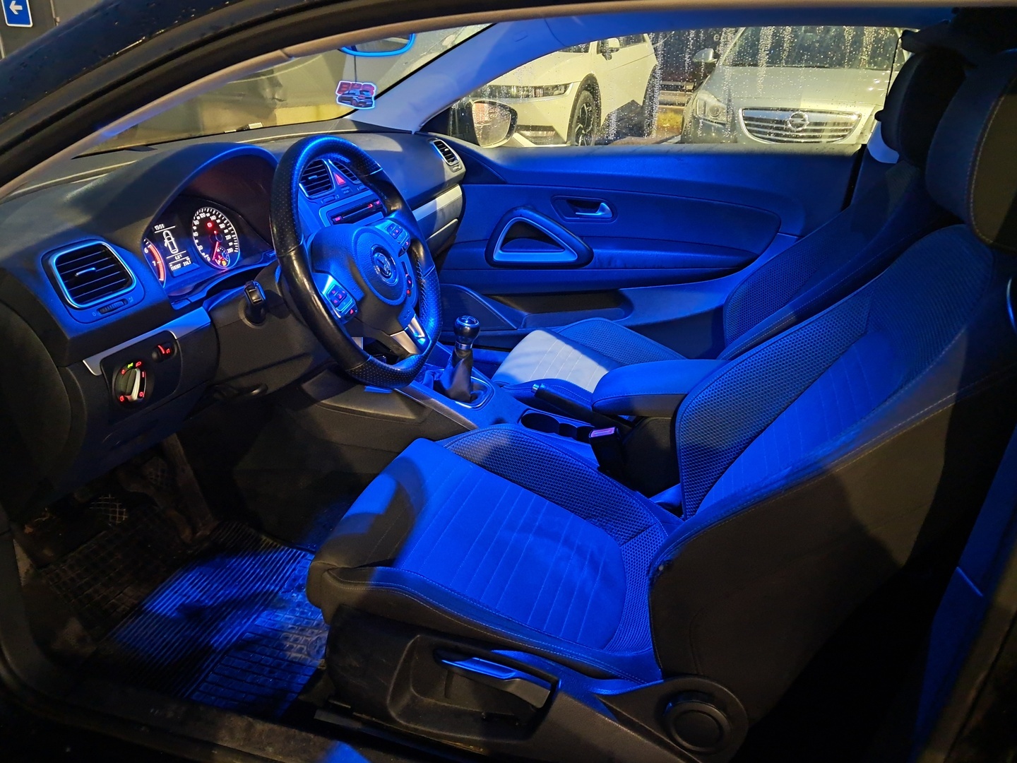 VOLKSWAGEN Scirocco 2011