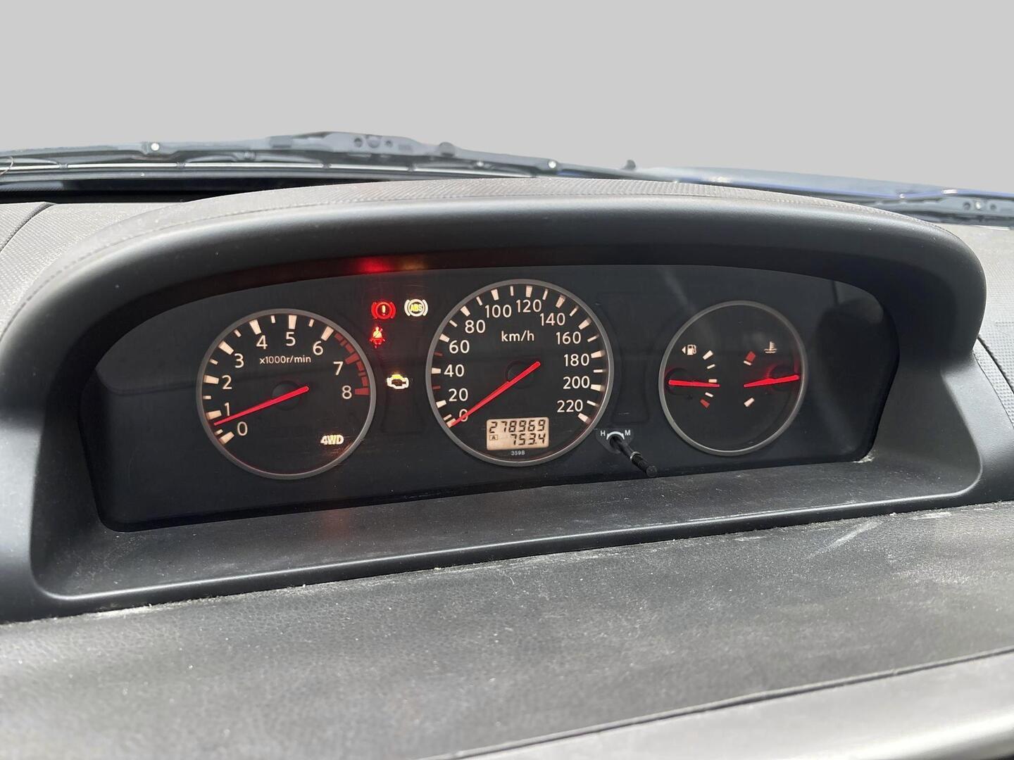 NISSAN X-TRAIL 2004