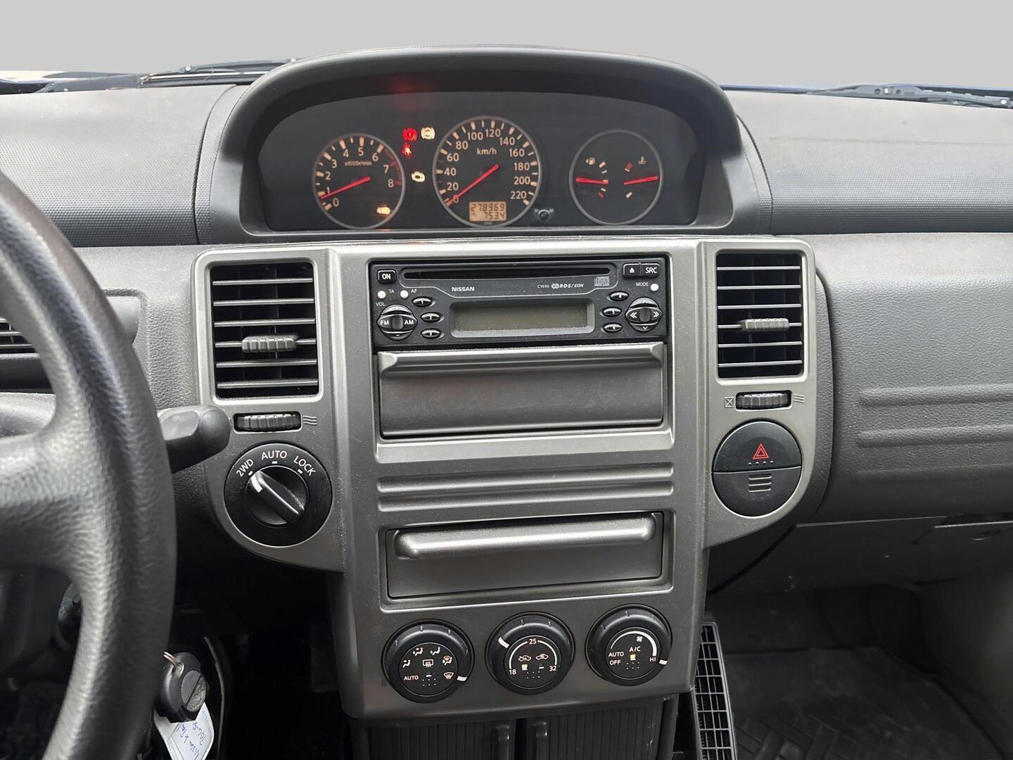 NISSAN X-TRAIL 2004