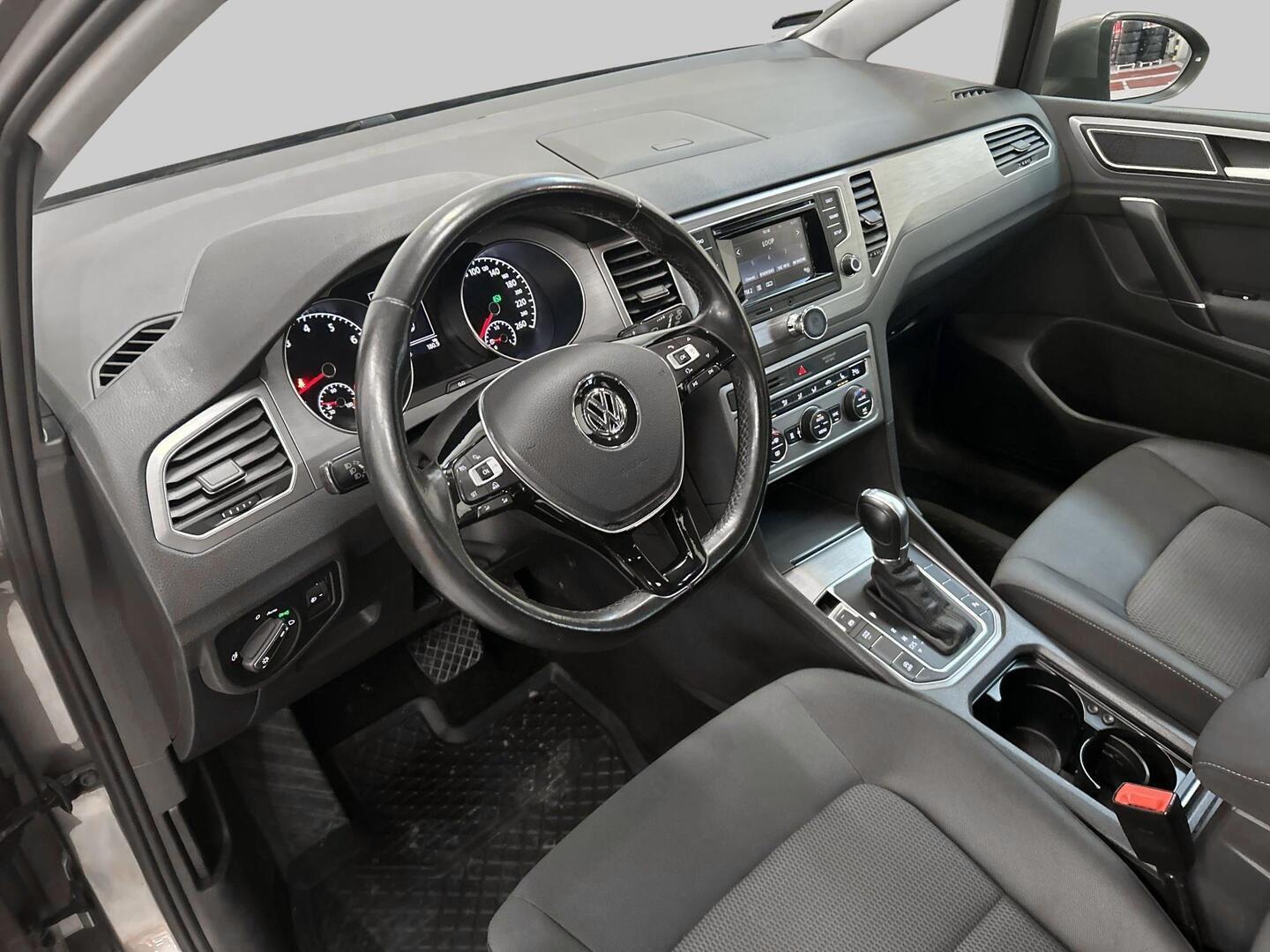 VOLKSWAGEN Golf Sportsvan 2015