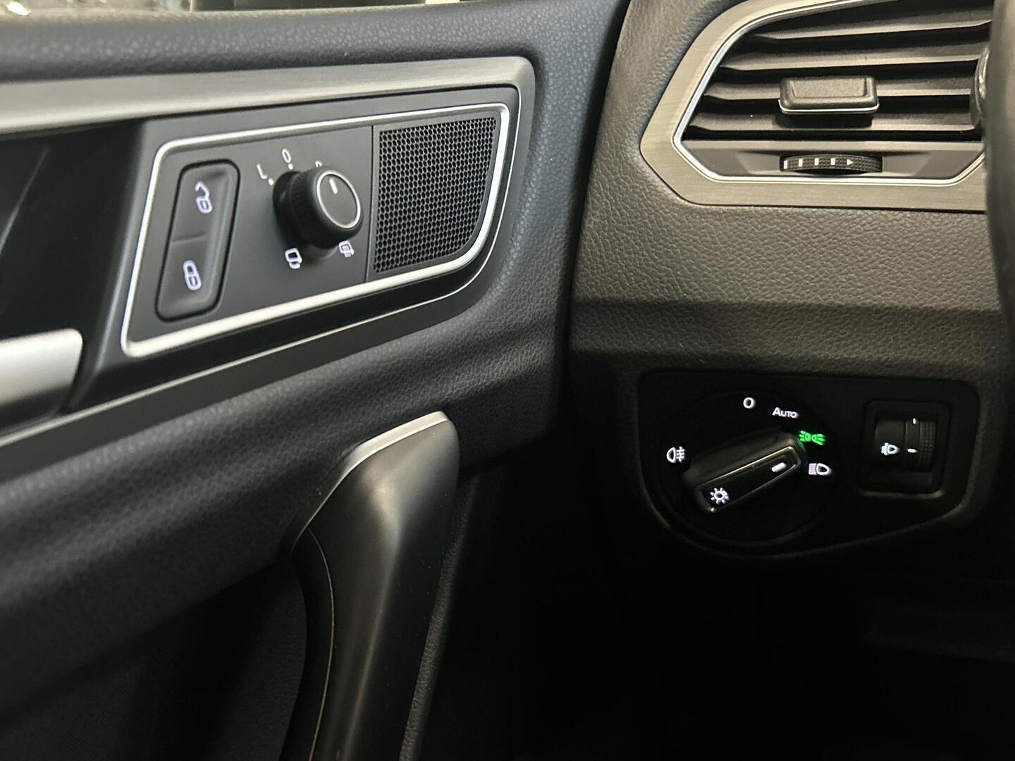 VOLKSWAGEN Golf Sportsvan 2015