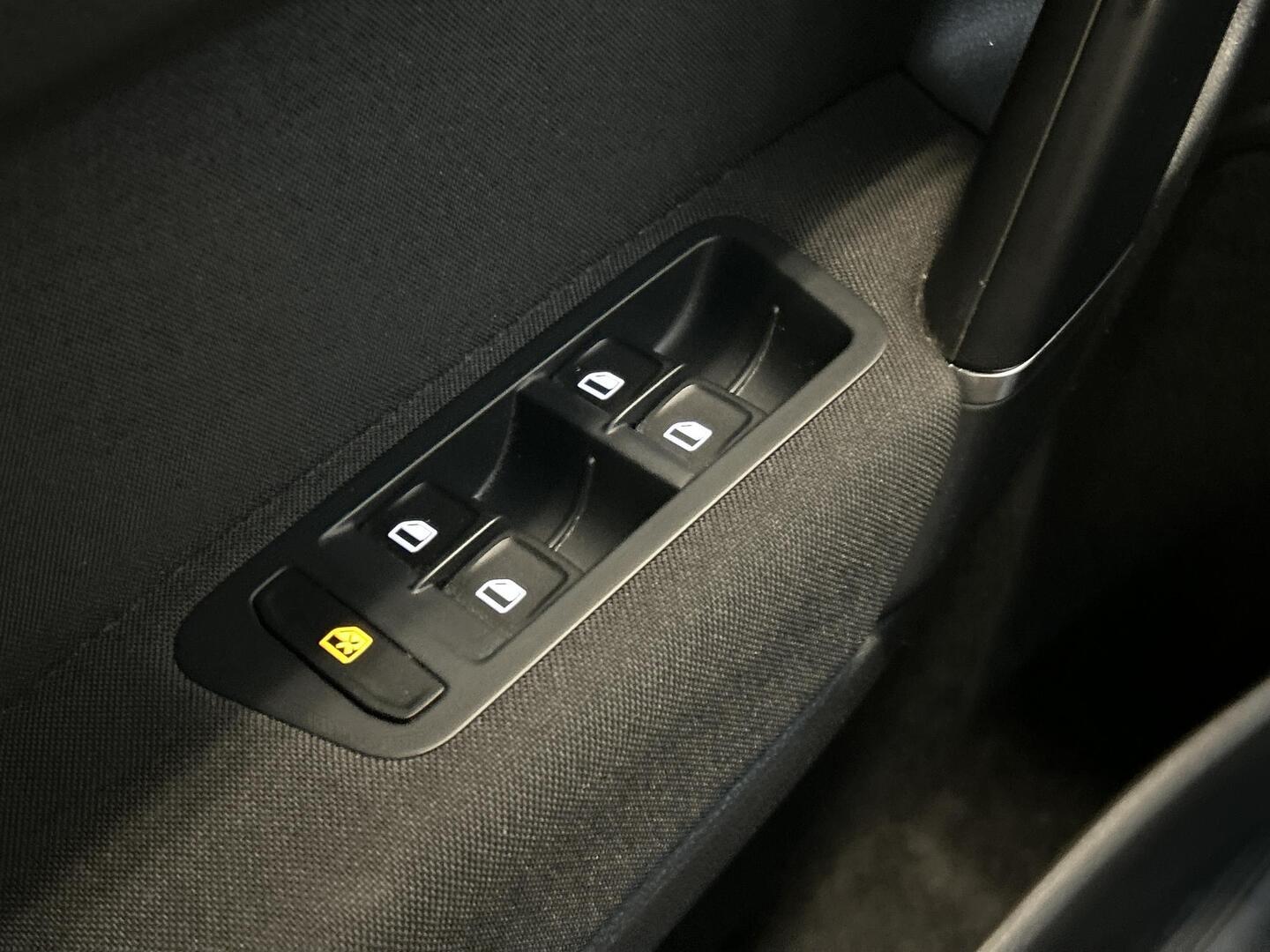VOLKSWAGEN Golf Sportsvan 2015