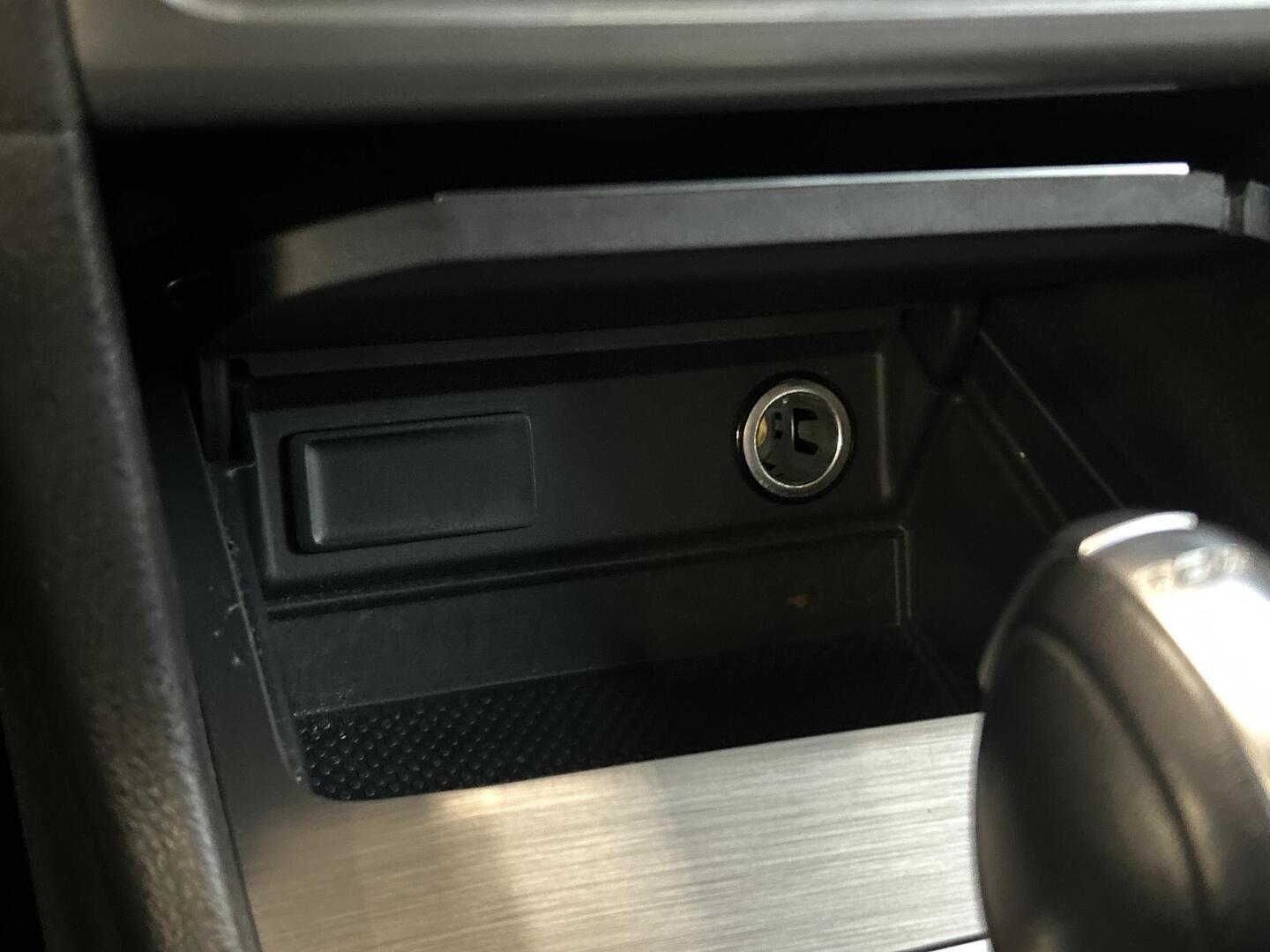 VOLKSWAGEN Golf Sportsvan 2015