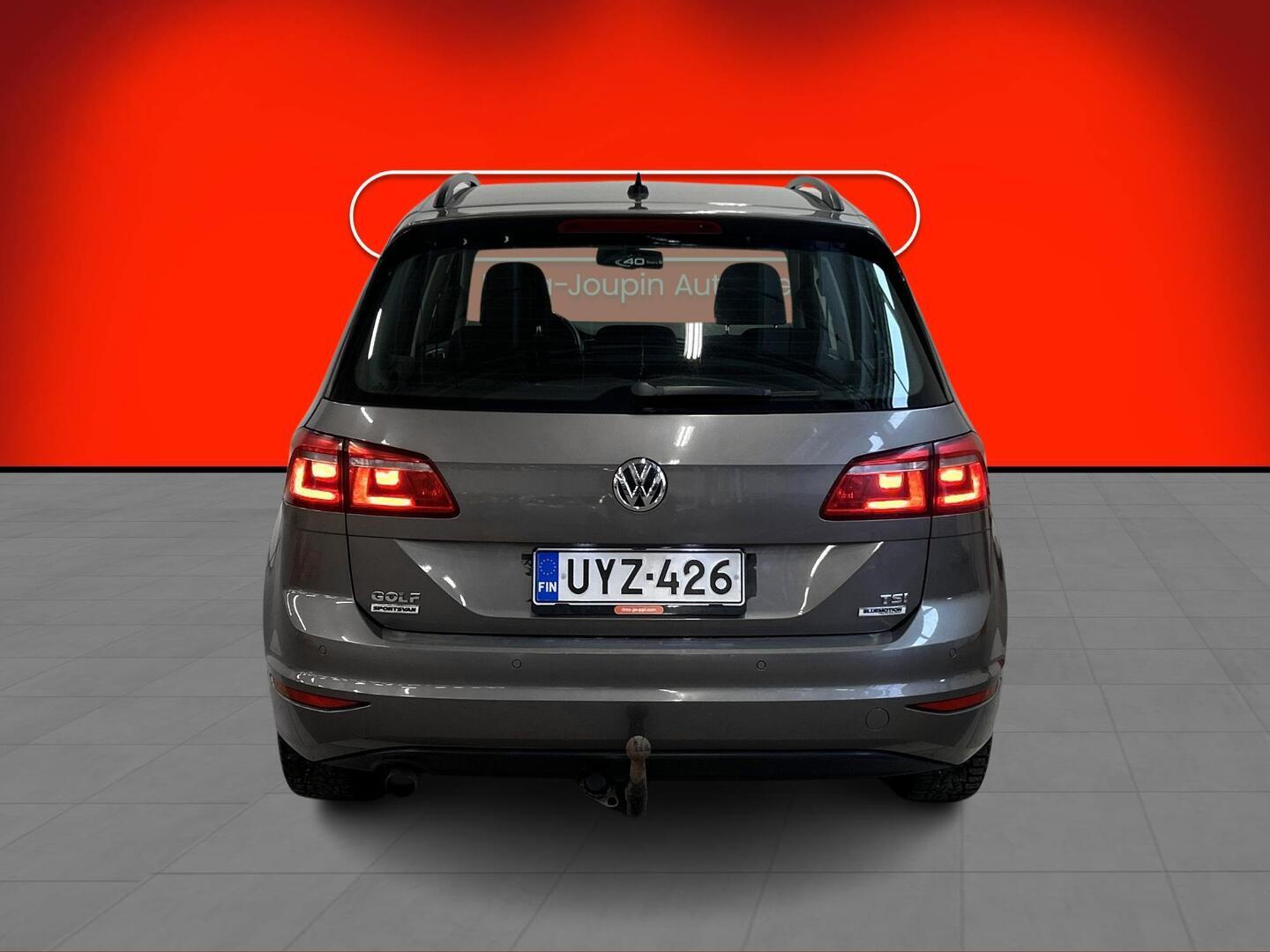 VOLKSWAGEN Golf Sportsvan 2015