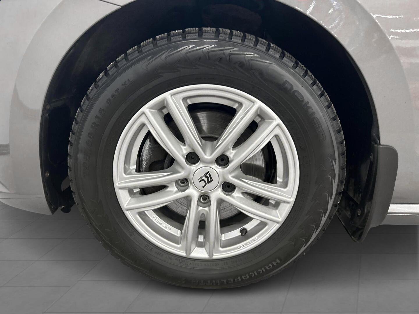 VOLKSWAGEN Golf Sportsvan 2015