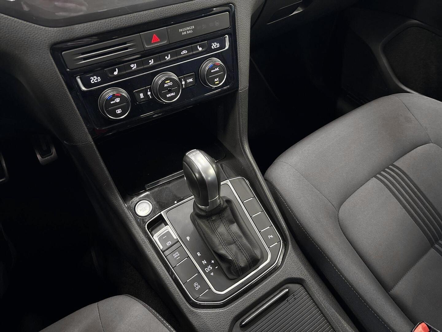 VOLKSWAGEN Golf Sportsvan 2016