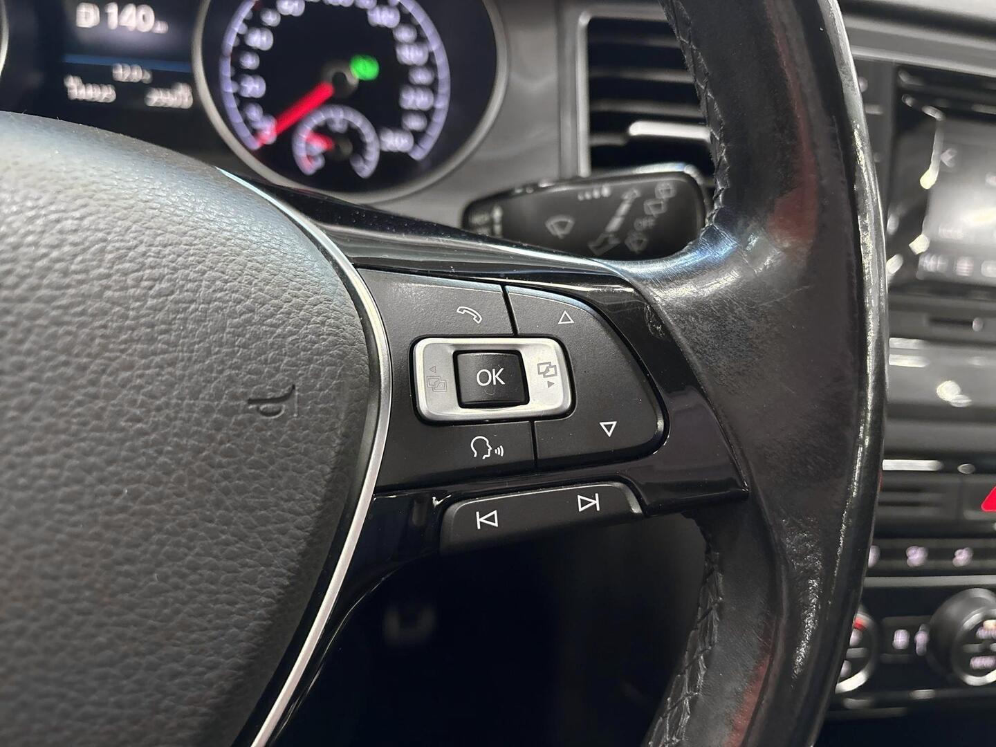 VOLKSWAGEN Golf Sportsvan 2016