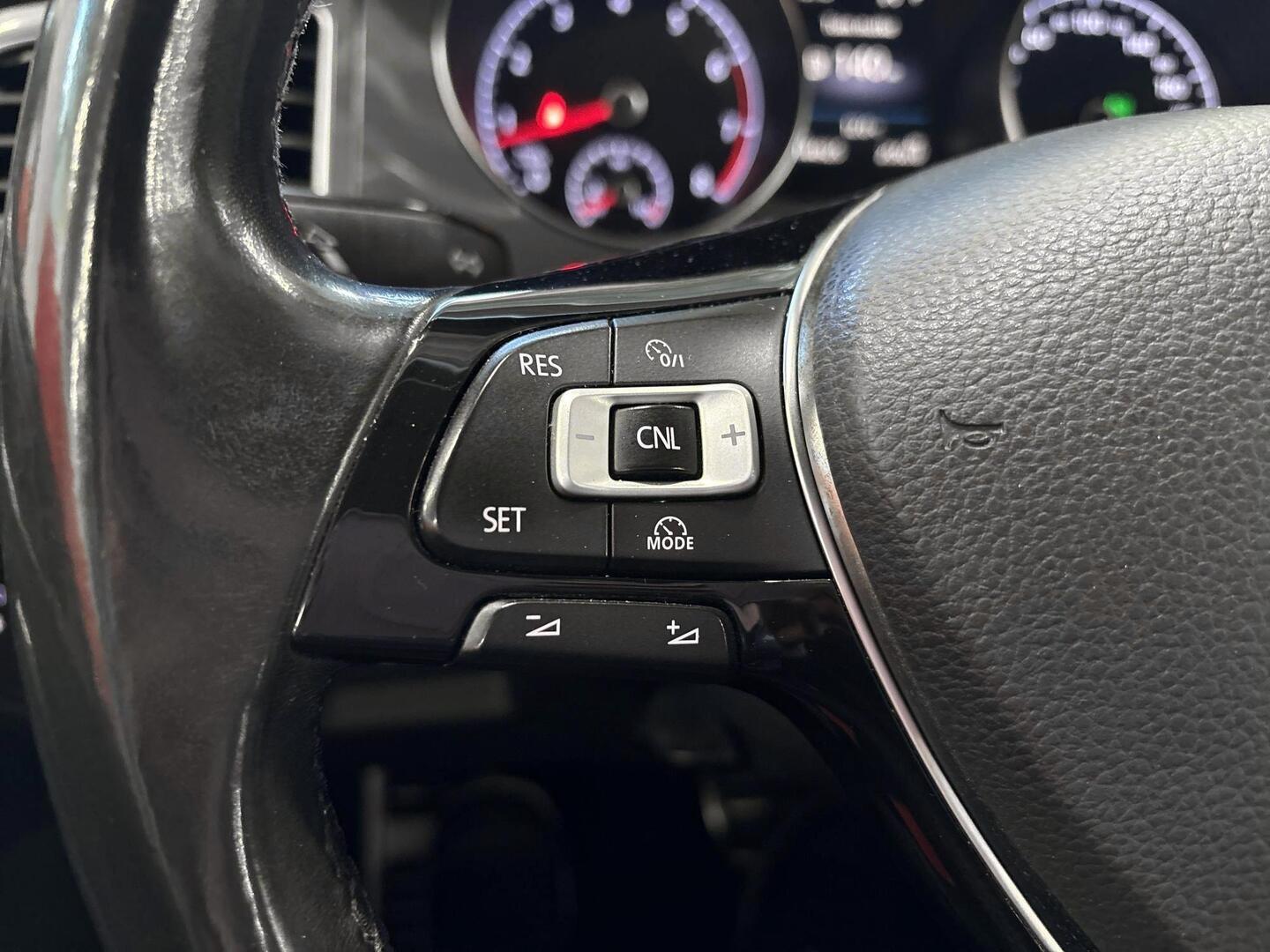 VOLKSWAGEN Golf Sportsvan 2016