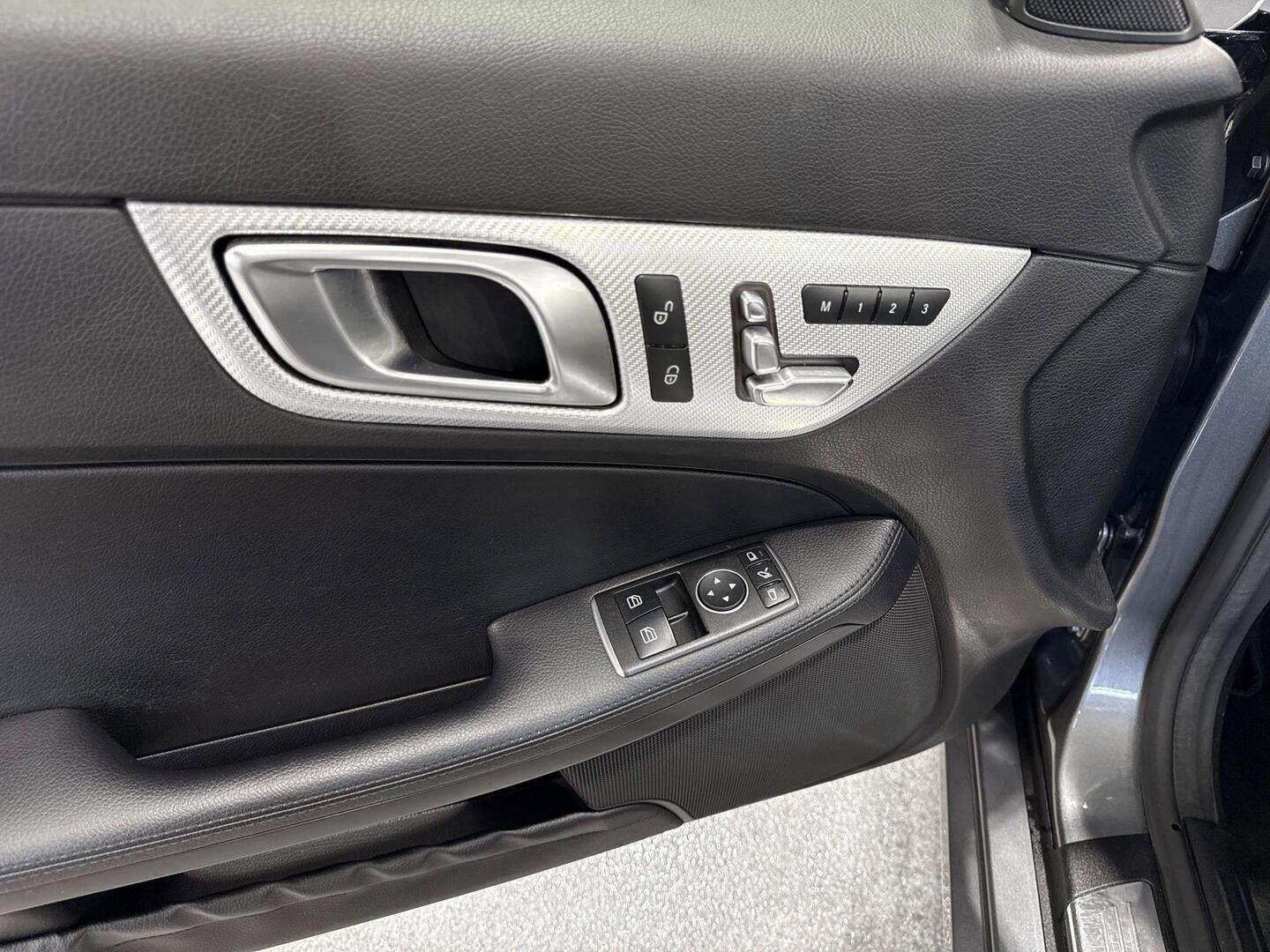 MERCEDES-BENZ SLC 2017