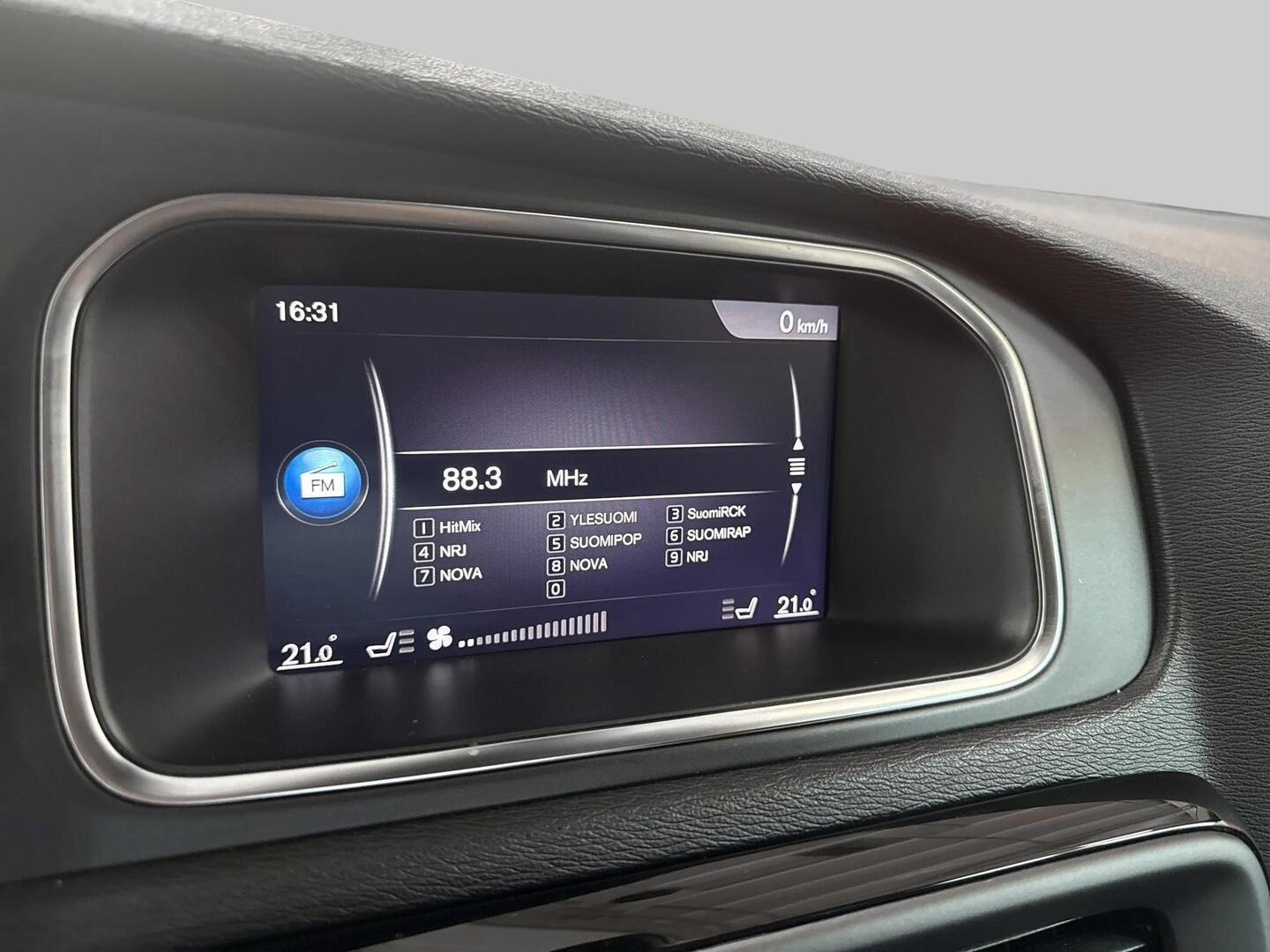 VOLVO V40 2019