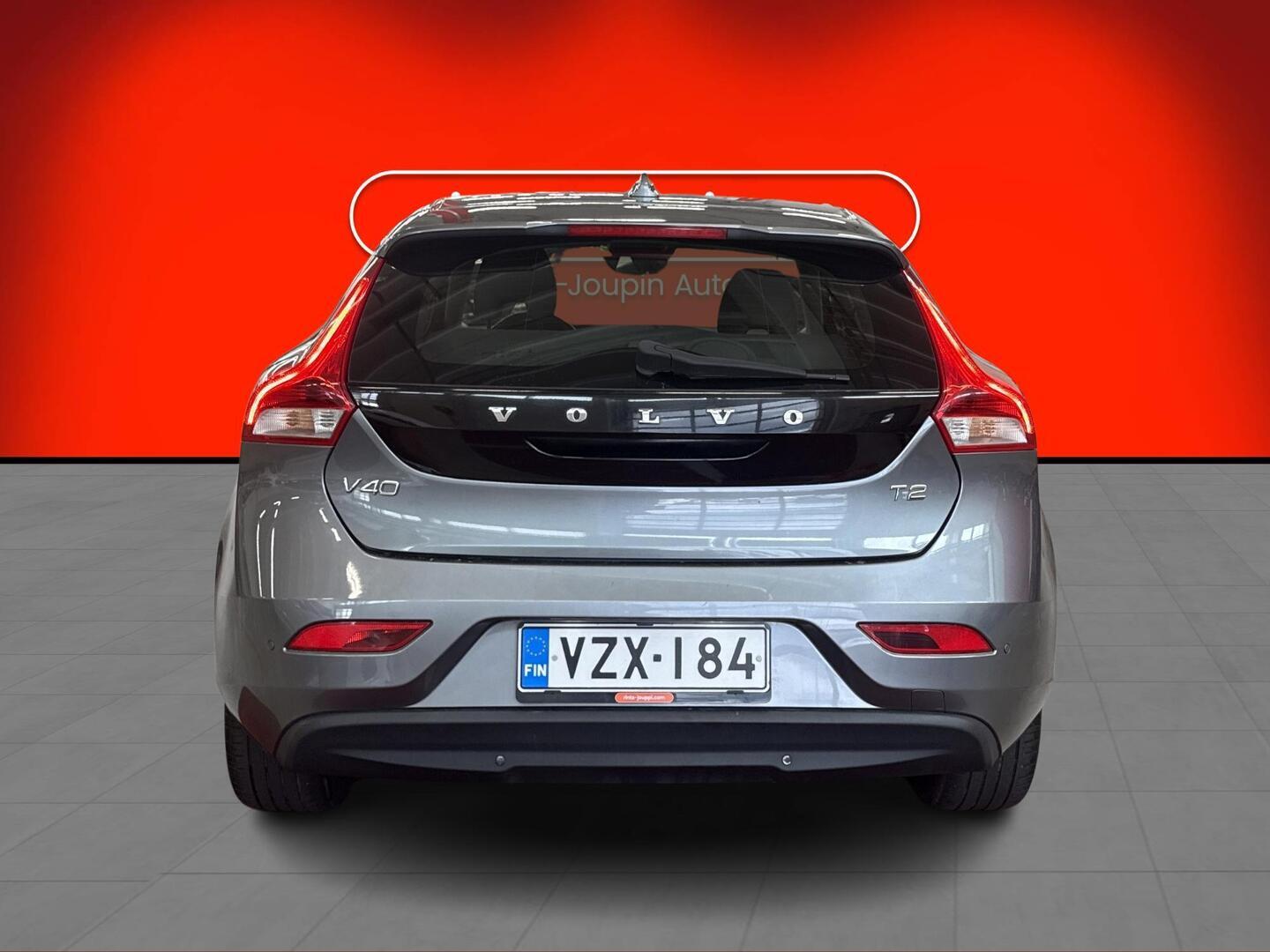 VOLVO V40 2019