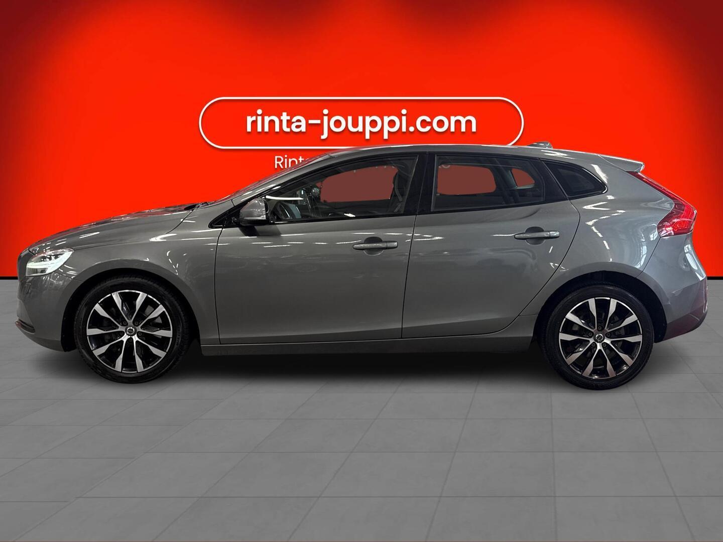 VOLVO V40 2019