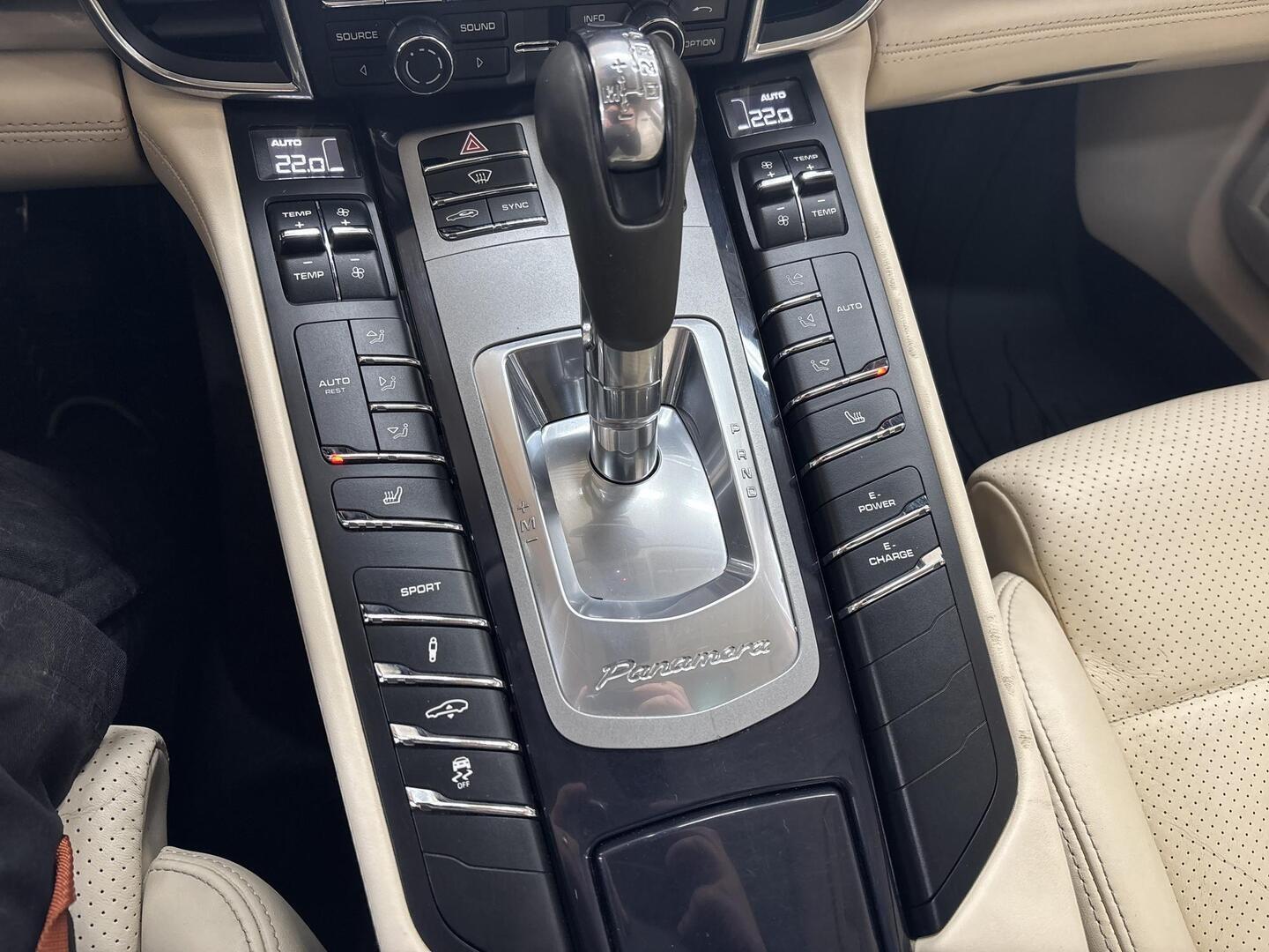 PORSCHE Panamera 2013