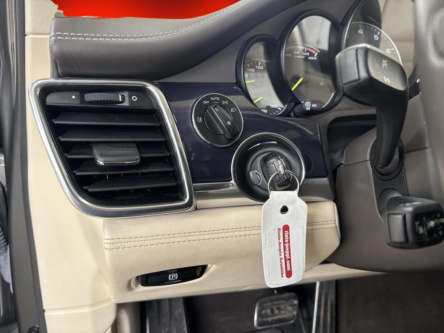 PORSCHE Panamera 2013