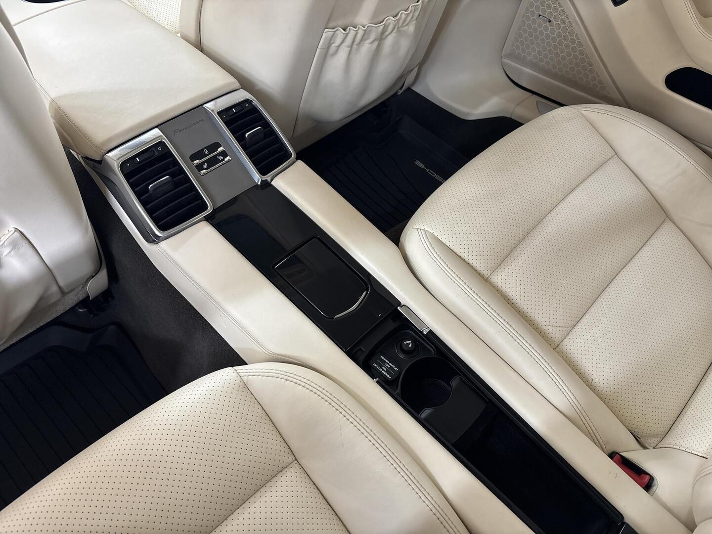 PORSCHE Panamera 2013