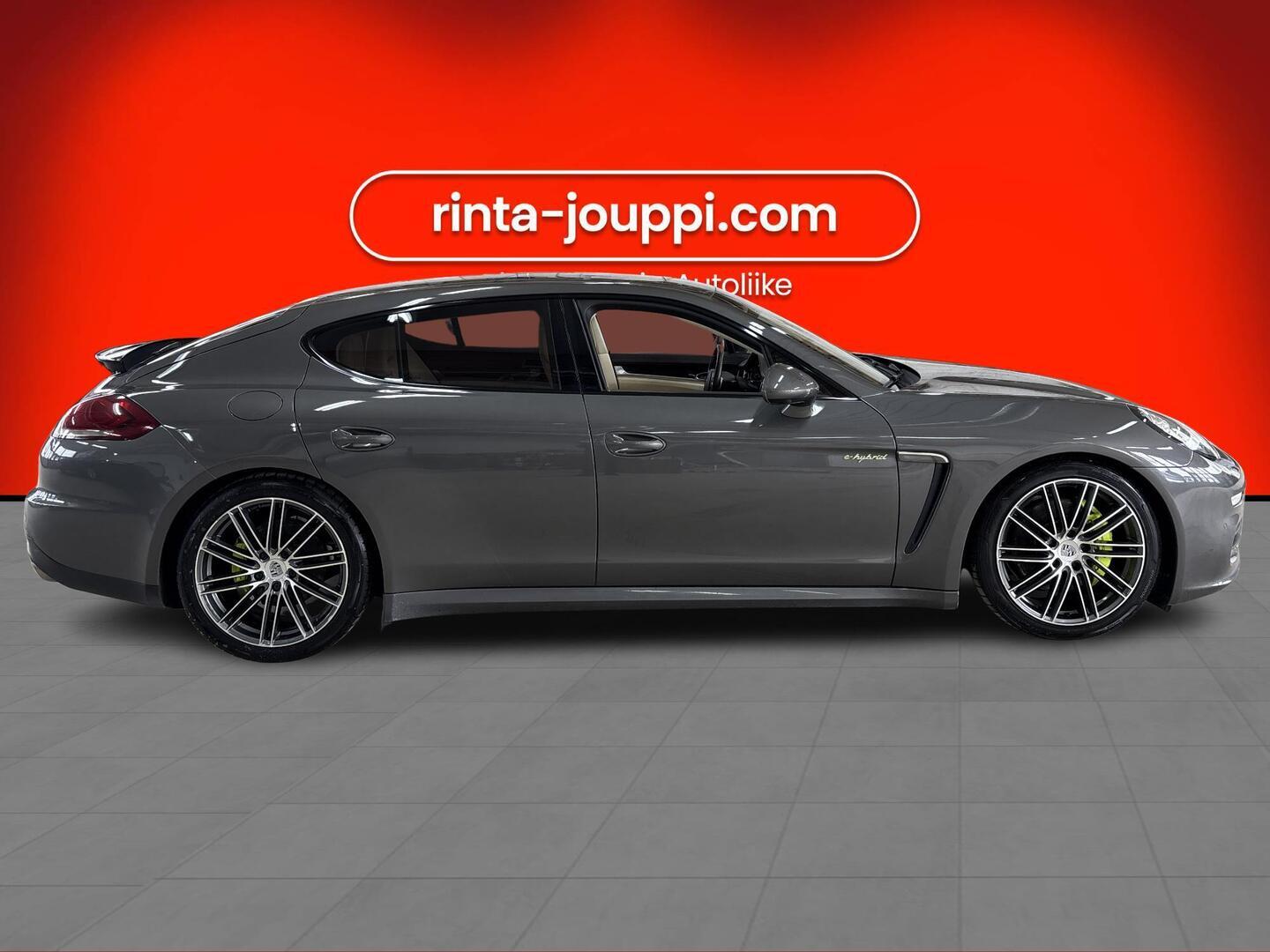 PORSCHE Panamera 2013
