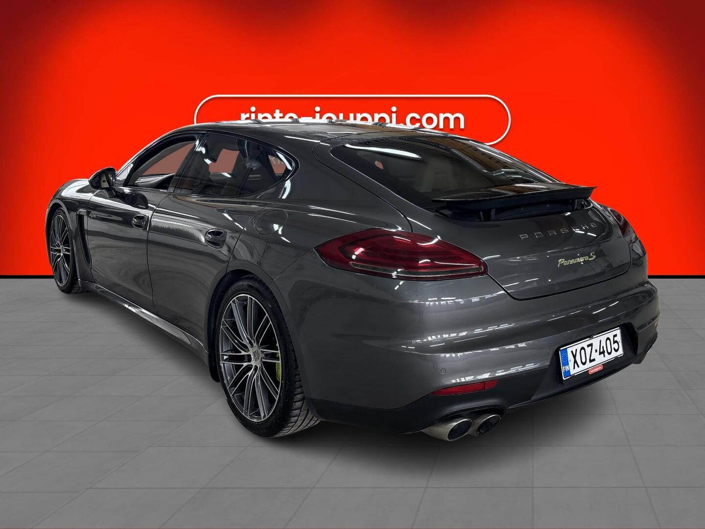 PORSCHE Panamera 2013