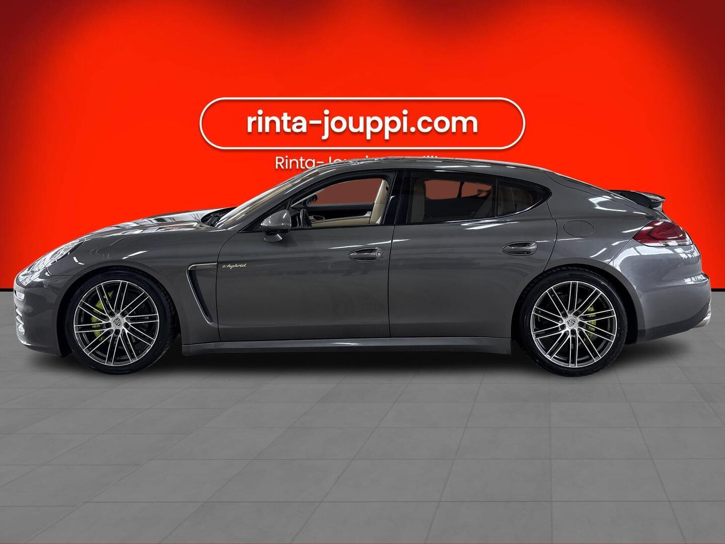 PORSCHE Panamera 2013