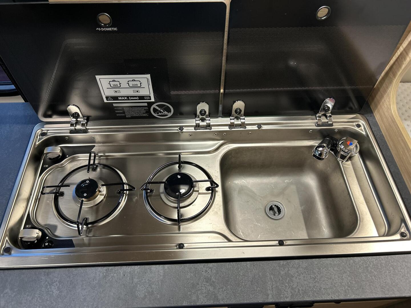 ROADCAR VAN R 640 2023