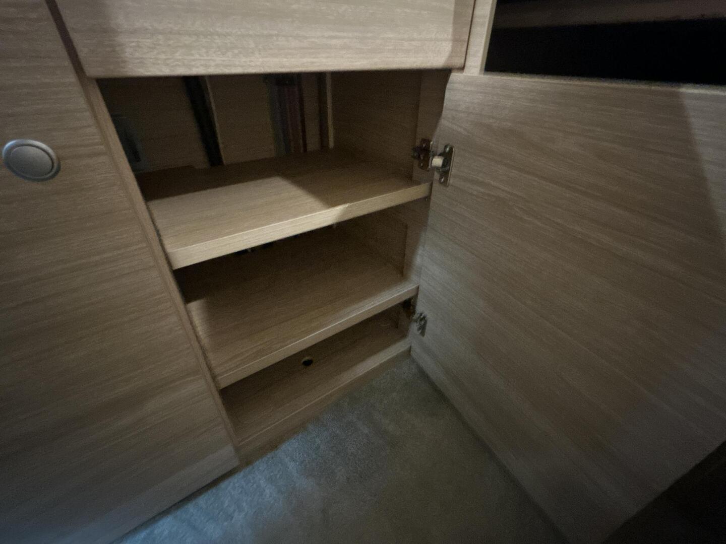 ROADCAR VAN R 640 2023