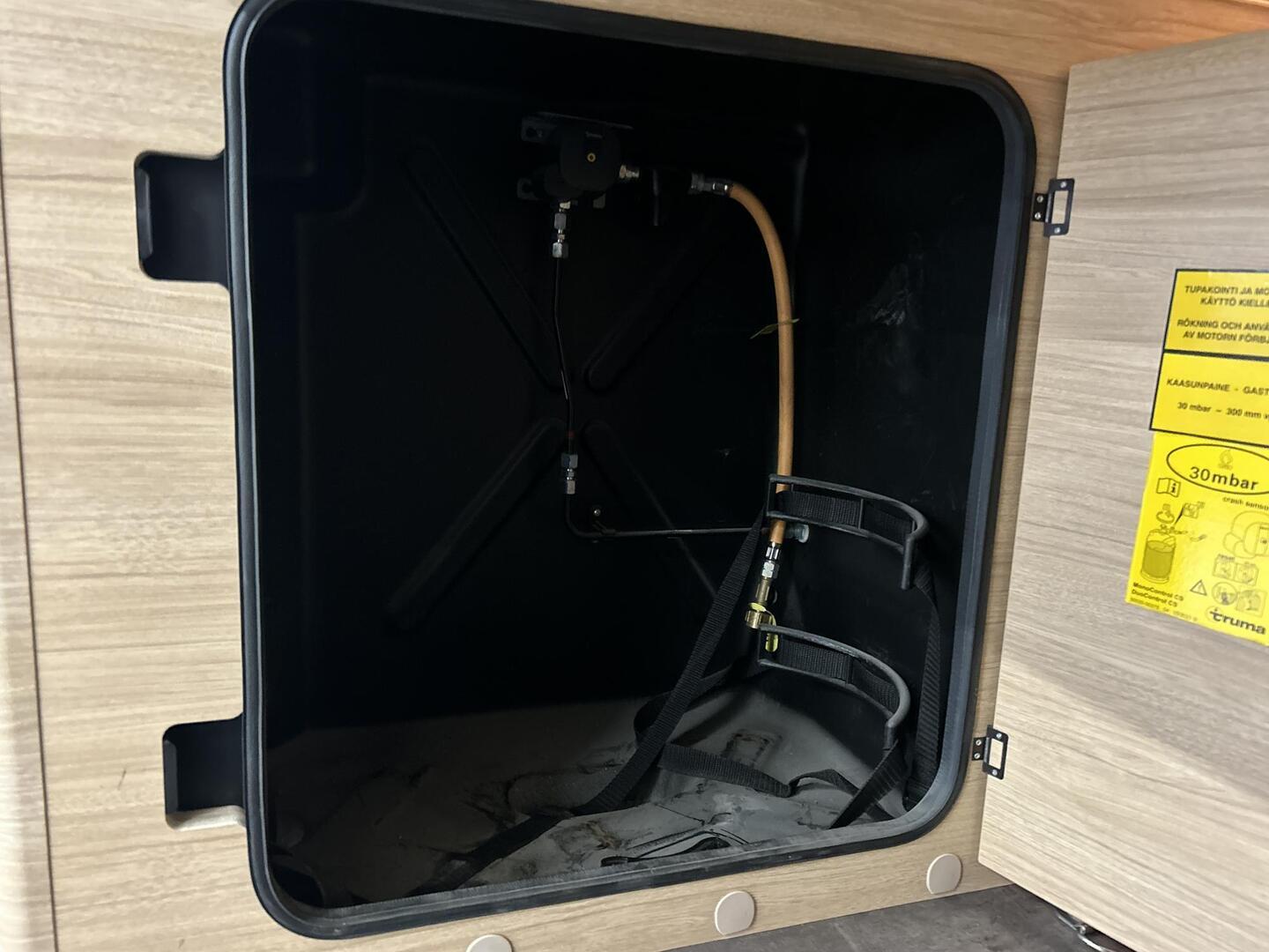 ROADCAR VAN R 640 2023