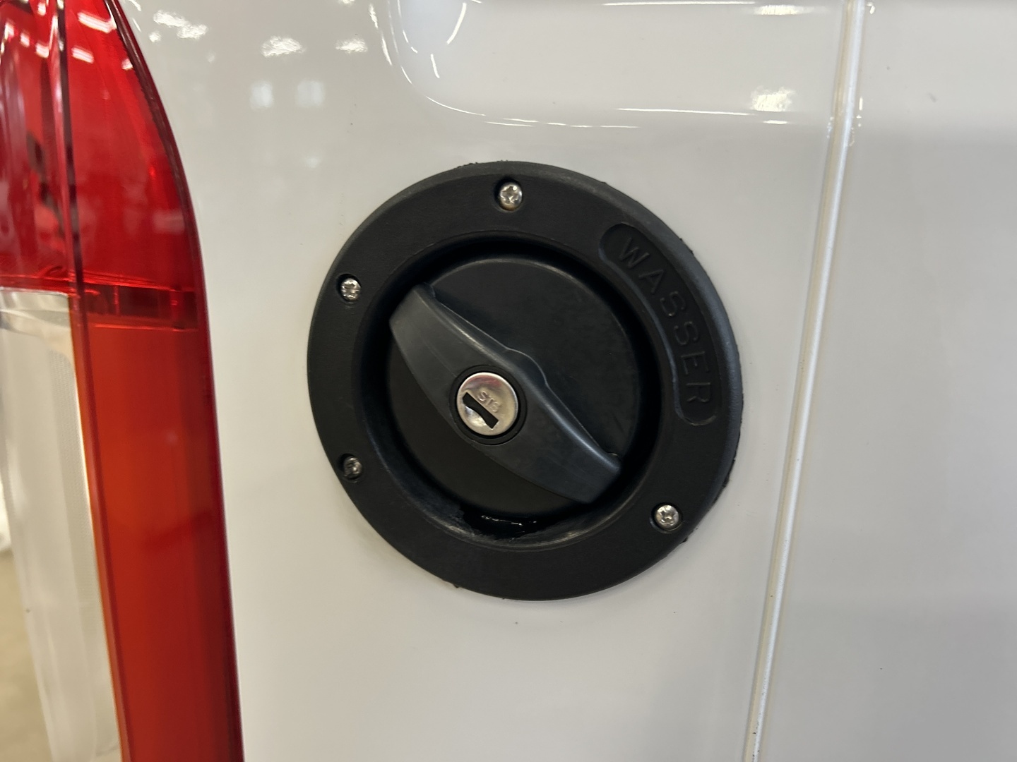 ROADCAR VAN R 640 2023