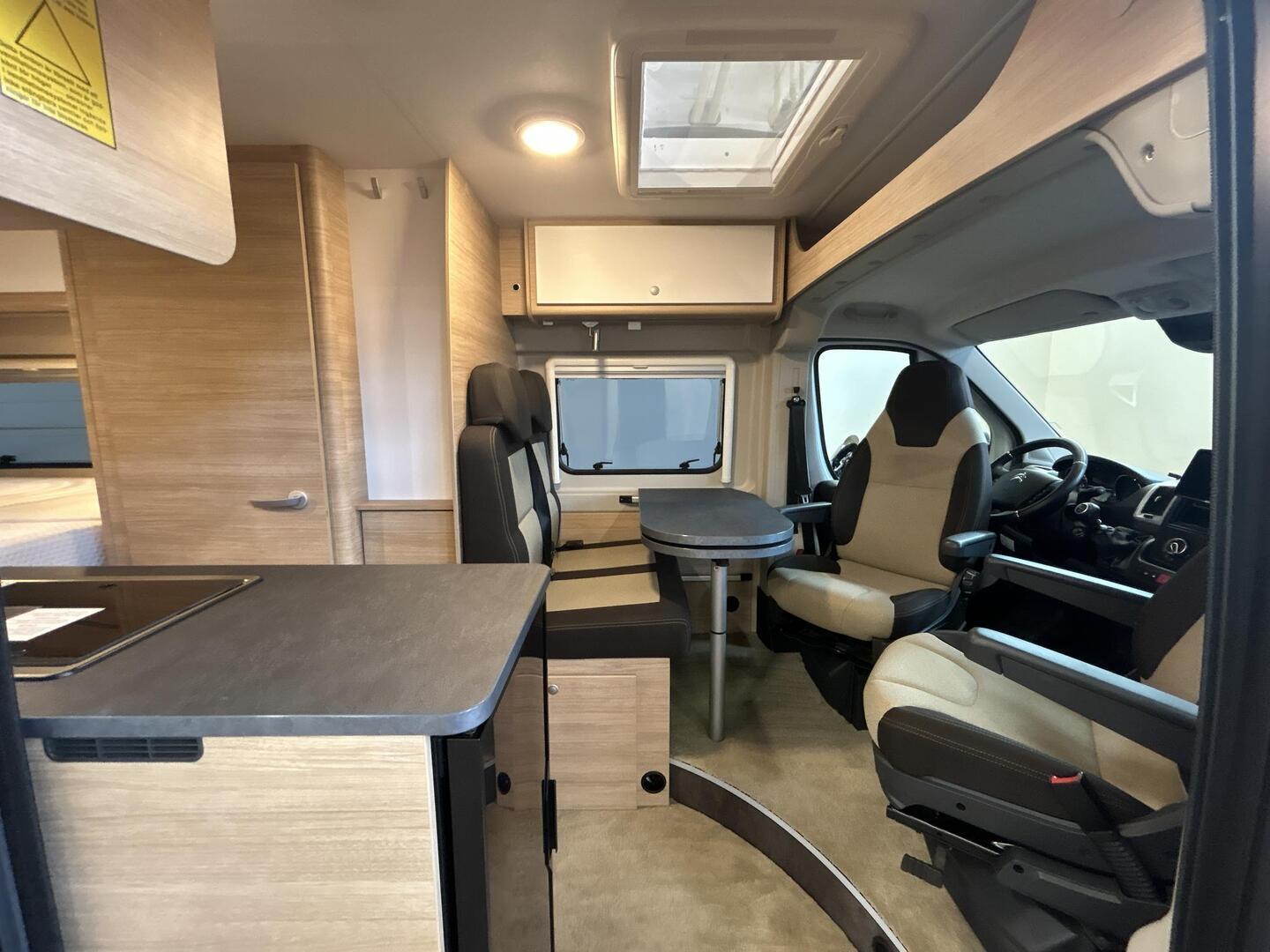 ROADCAR VAN R 640 2023