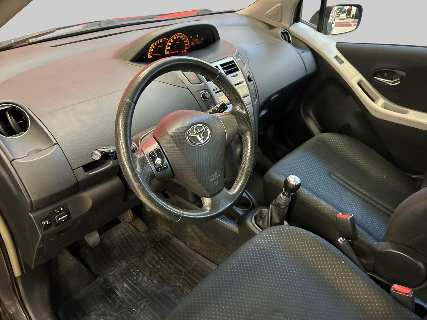 TOYOTA Yaris 2010