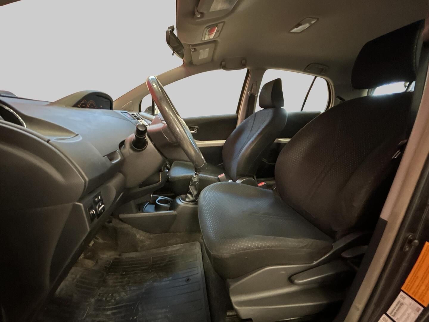 TOYOTA Yaris 2010