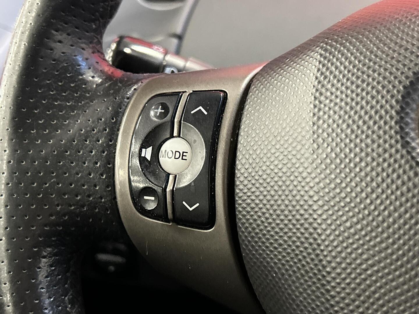 TOYOTA Yaris 2010