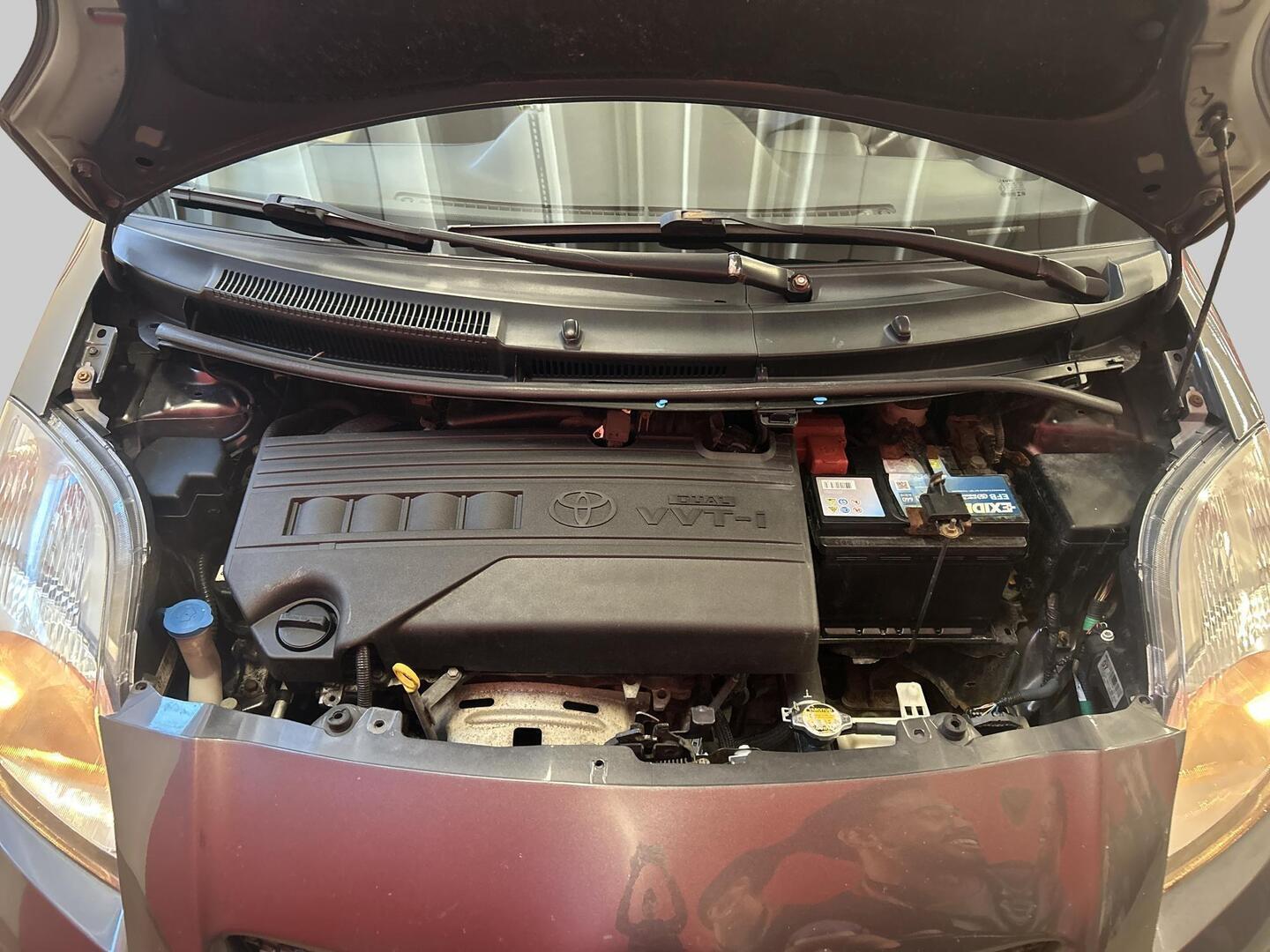 TOYOTA Yaris 2010