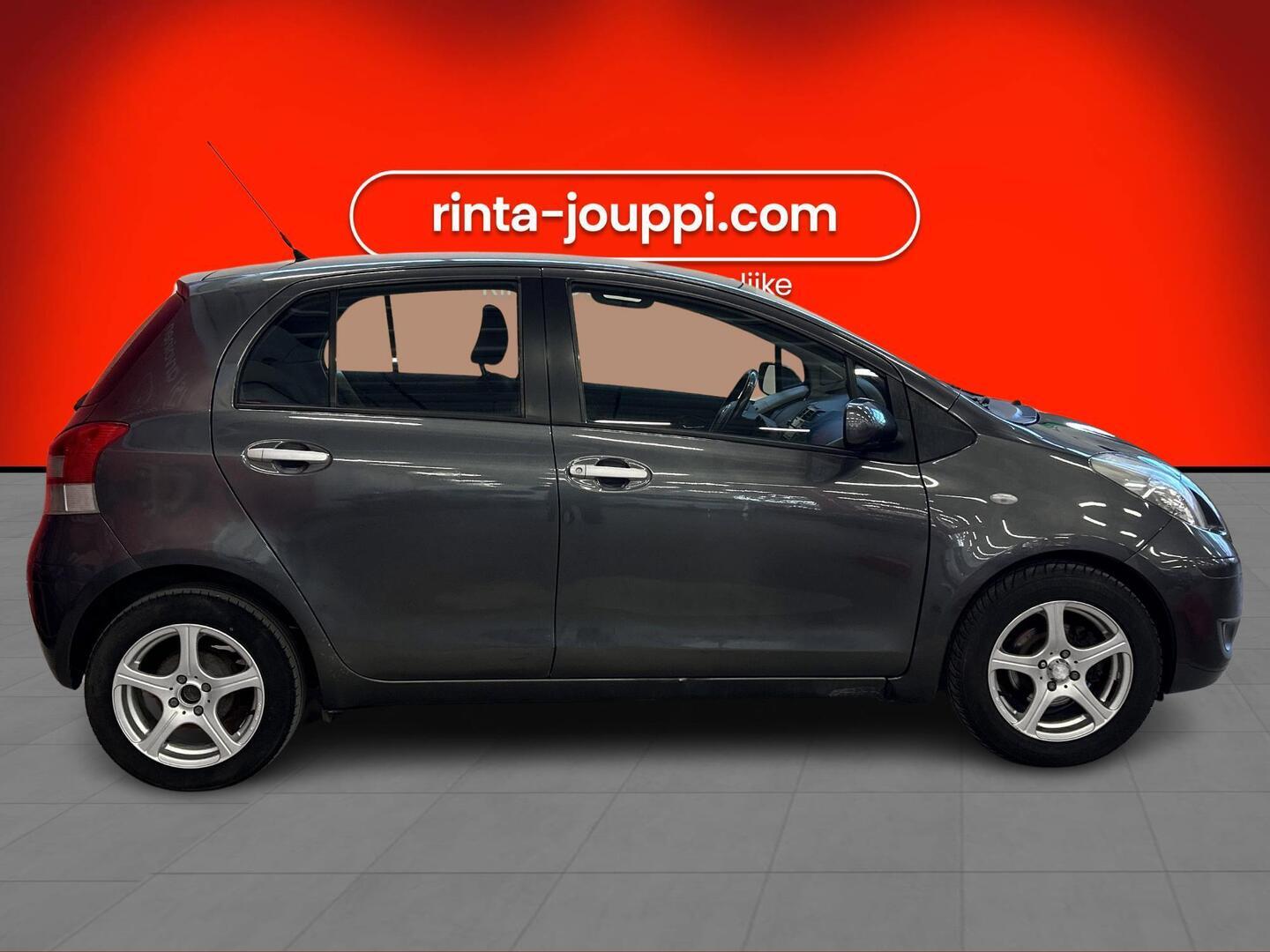 TOYOTA Yaris 2010