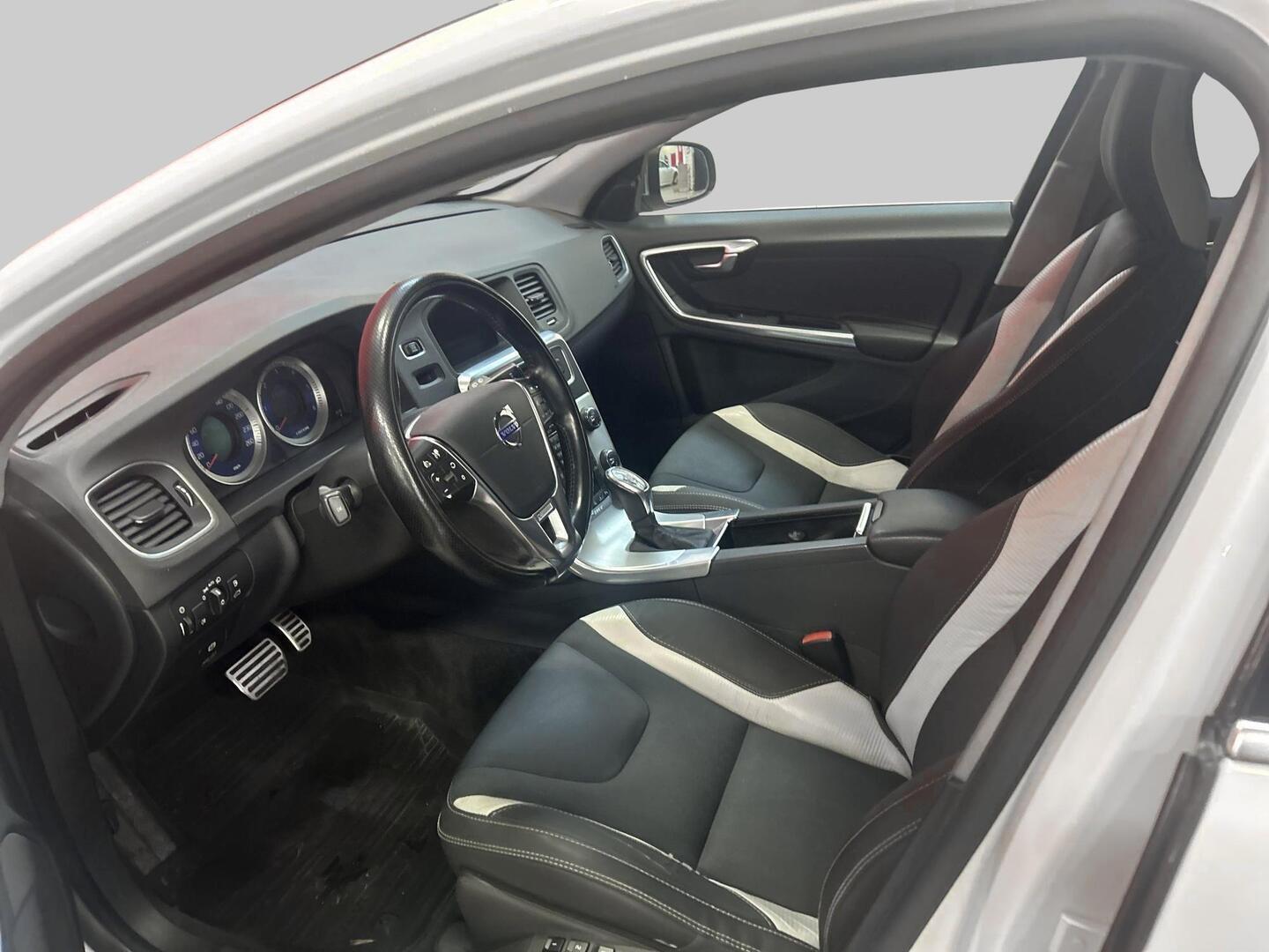 VOLVO V60 2013