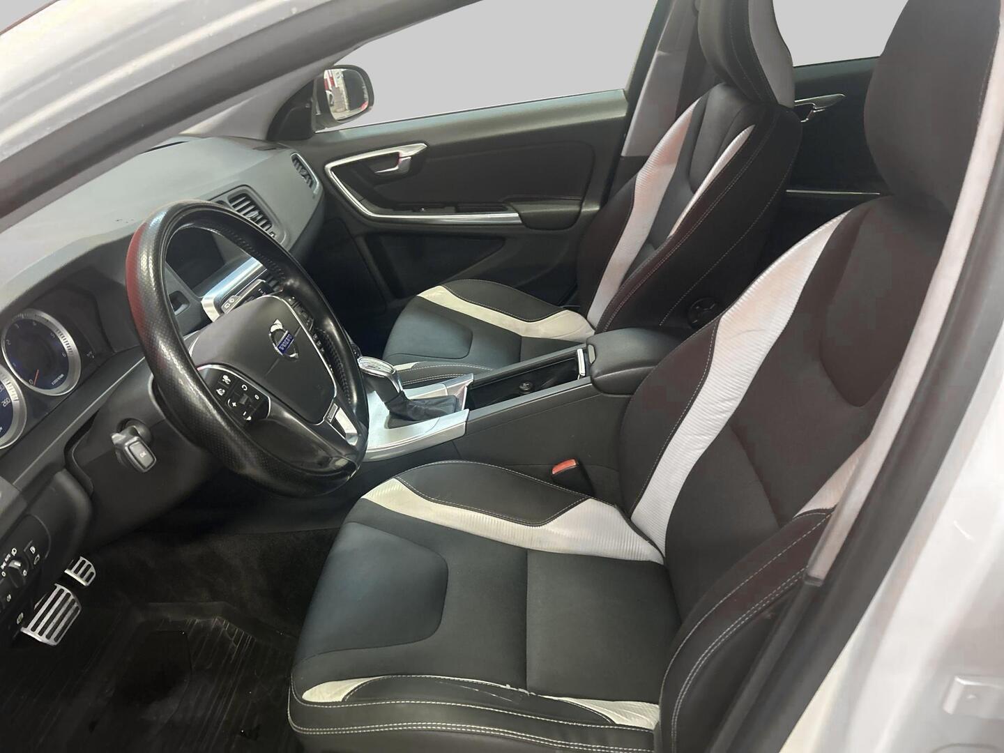 VOLVO V60 2013
